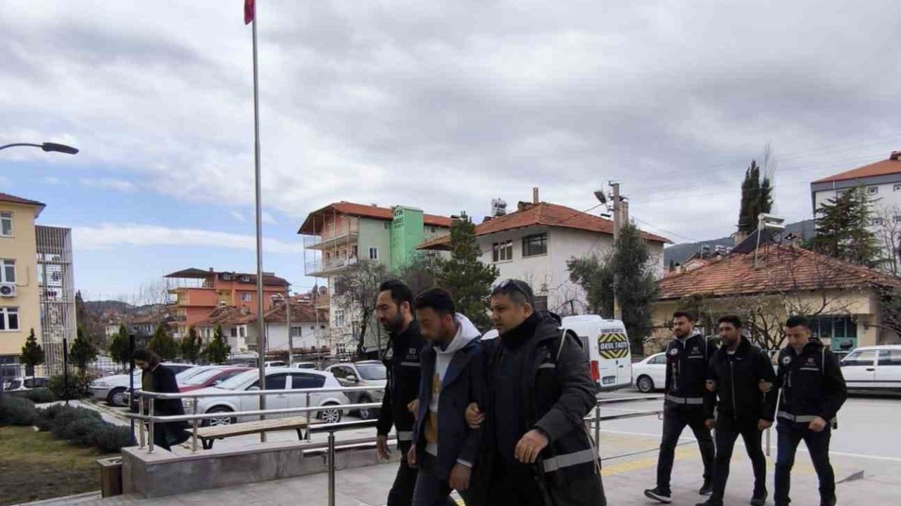 Burdur'da kandırdı, Konya'da yakalandı