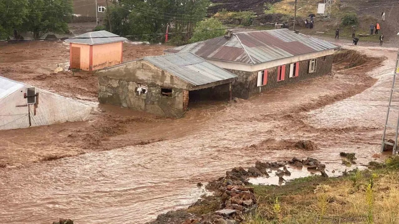 Erzurum'da Sağanak Yağış ve Taşkın: Narman İlçesindeki Durum