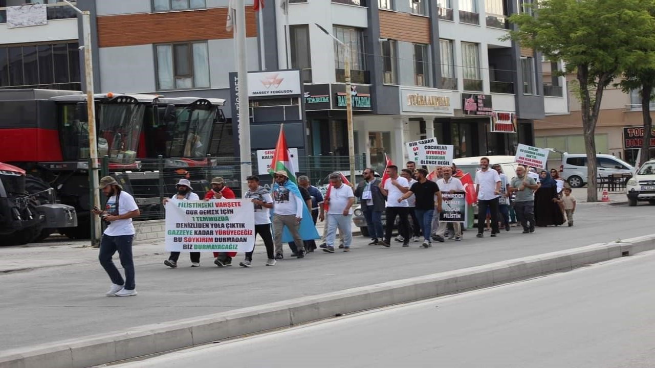 Denizli'den Hatay'a Yürüyen Gönüllüler, Zulme Dikkat Çekiyor: Çocuklar Uyurken Susulur,Ölürken Değil