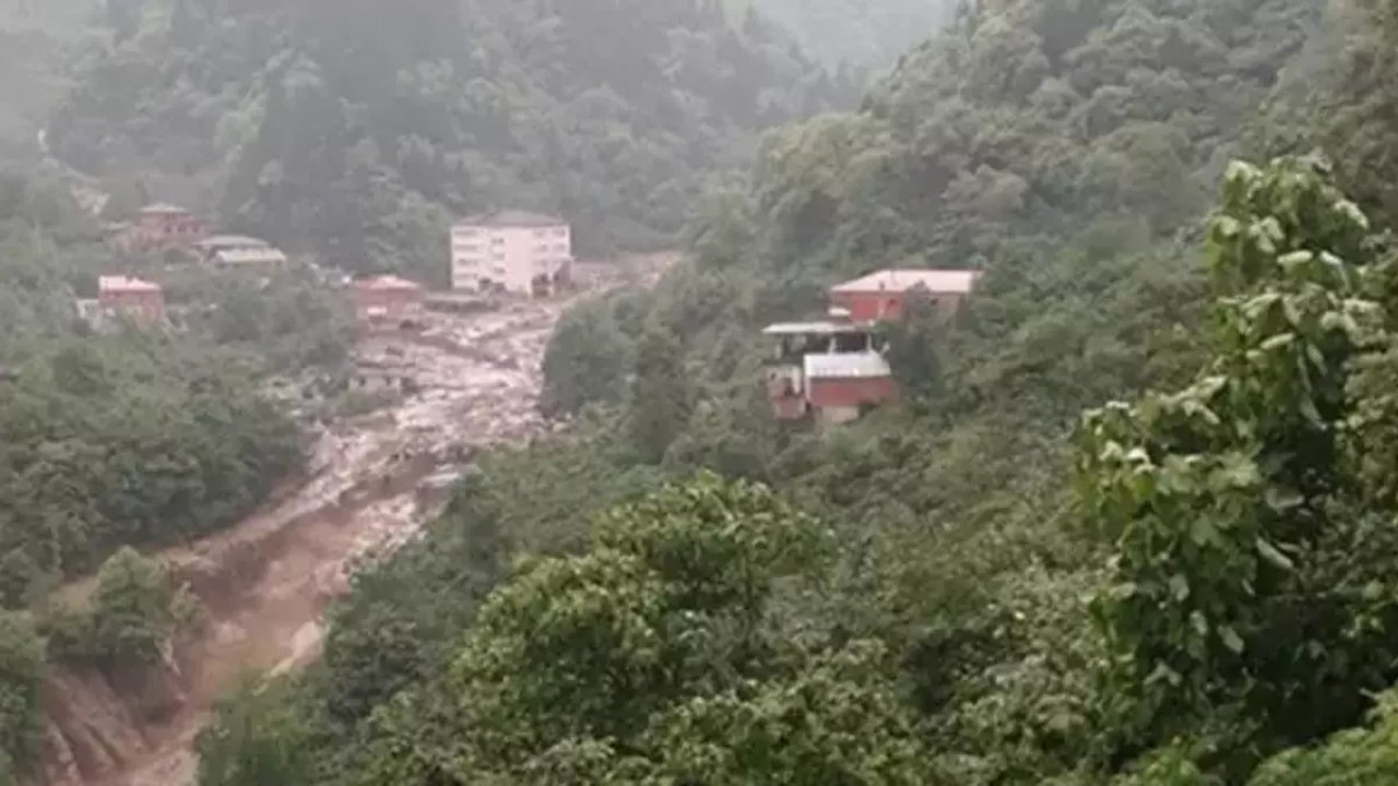 Trabzon'da Şiddetli Yağmur, Araklı'da Taşkın ve Balık Çiftliğini Vurdu