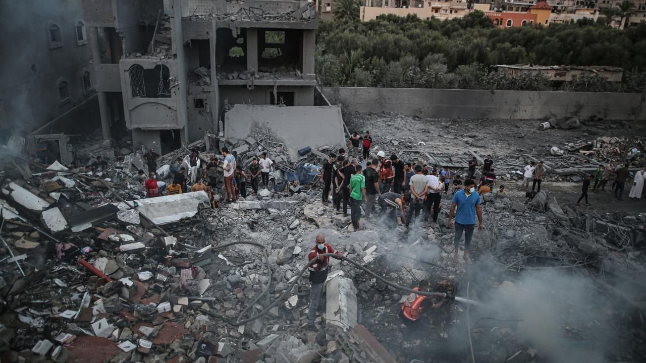 İsrail Güçleri Yine Okullara Saldırıyor: 23 Sivil Hayatını Kaybetti