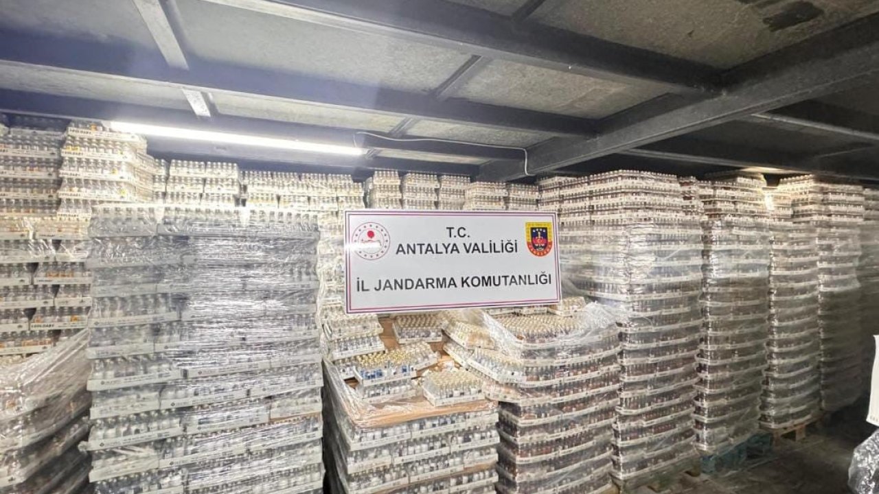 Antalya'da Kaçak İçki Operasyonu: 800 Litre Bandrolsüz İçki Ele Geçirildi