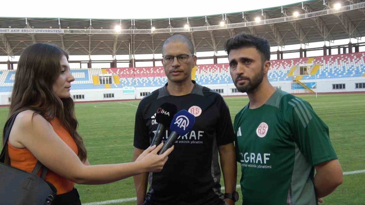 Antalyaspor Teknik Direktörü Alex de Souza: "Yeni Sezonda Mücadeleci Bir Takım Kurmayı Hedefliyoruz"