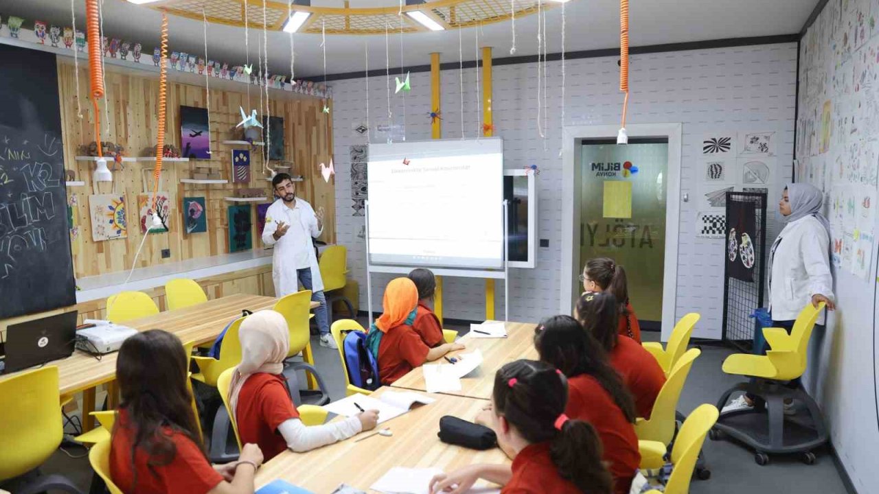 Konya'da Ortaokul Öğrencilerine Bilimle Dolu Bir Yaz Tatilinin Adresi: Bilim Konya