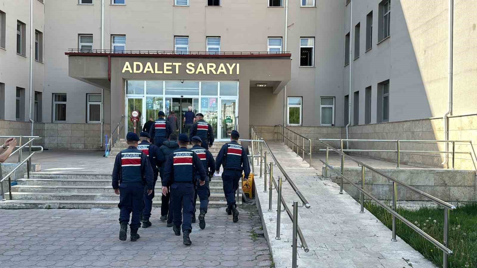 Sivas İl Jandarma Komutanlığı'ndan 1 Haftalık Faaliyet Raporu: 75 Kaçak Göçmen  Yakalandı