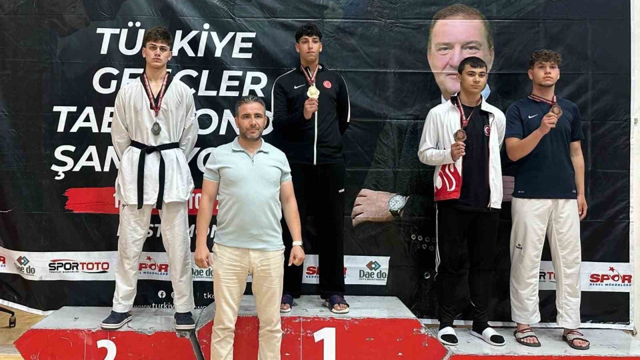 Recep Alperen Aktaş, Taekwondo Şampiyonasında Gümüş Madalya Kazandı