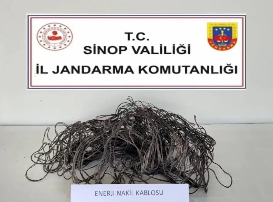 Sinop'ta Enerji Nakil Kablosu Hırsızlığı: Jandarma Ekipleri Suçüstü Yakaladı