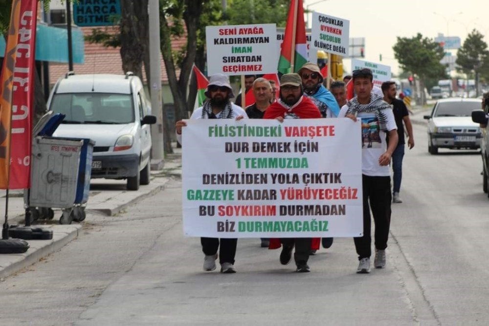 Denizli'den Hatay'a Yürüyen Gönüllüler, Zulme Dikkat Çekiyor: Çocuklar Uyurken Susulur,Ölüce Değil