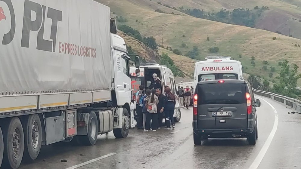 Erzurum Aşkale'de Zincirleme Trafik Kazası: 2'si Ağır 10 Yaralı